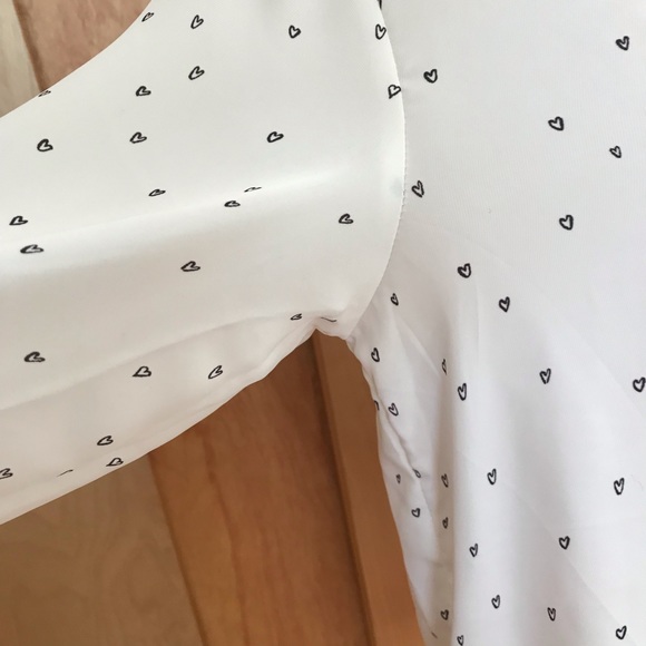Collarless Blouse with Hearts - Picture 4 of 5